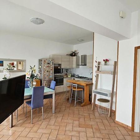 Delizioso Appartamento Collinare Limigiano Exterior foto