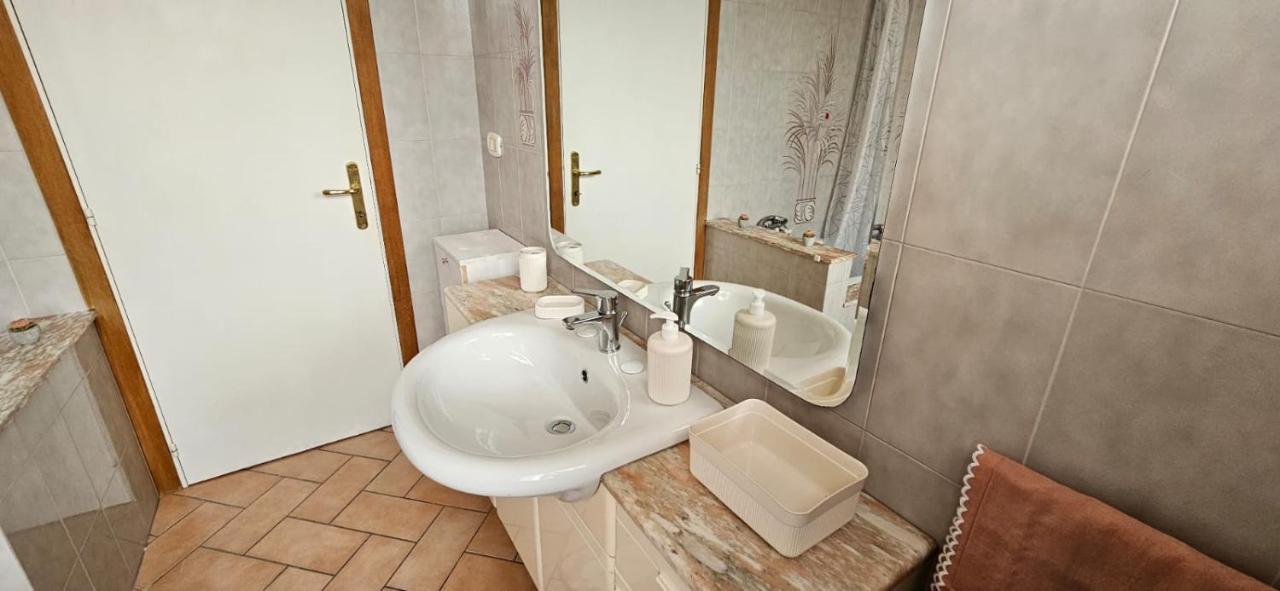 Delizioso Appartamento Collinare Limigiano Exterior foto